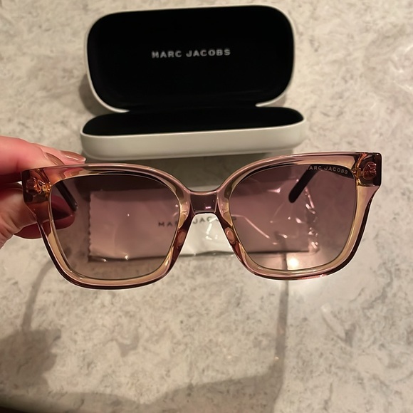 Brand new unworn Marc Jacobs square frame glasses. Comes with case and cloth. - Picture 6 of 10